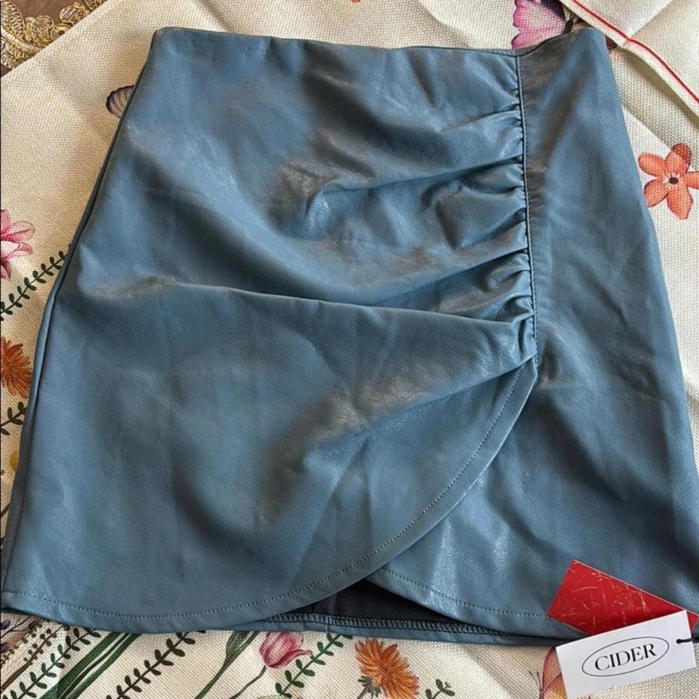 CIDER Women's Faux Leather Ruched Mini Skirt - Stylish & Trendy